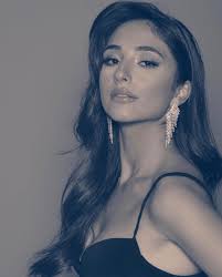 Maria Kay's Instagram, Twitter & Facebook