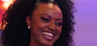 Aline Torres celebra 38 anos ao ritmo de samba com personalidades da  cultura