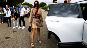 In Beeld Kelly Piquet Steunt Liefde Max Verstappen Tijdens Gp Frankrijk Gpfans Com