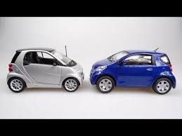 The Smart Fortwo Vs The Toyota Iq Smart Fortwo Toyota Smart Car