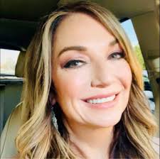 Stylist for curly, wavy hair with color services