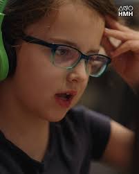 Miriam Lyons's Instagram, Twitter & Facebook