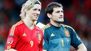 وتألق فيرناندو توريس خلال مسيرته، مع ليفربول الإنجليزي، ثم تشيلسي، قبل أن يتجه إلى إسبانيا مع أتلتيكو مدريد، ويختتم رحلته قبل الاعتزال في الصين. ÙƒØ§Ø³ÙŠØ§Ø³ ÙŠØ´ÙƒØ± ØªÙˆØ±ÙŠØ³ ÙÙŠ ÙŠÙˆÙ… Ø§Ø¹ØªØ²Ø§Ù„Ù‡ ÙƒØ±Ø© Ø§Ù„Ù‚Ø¯Ù…