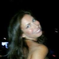 Jennifer Ruff's Instagram, Twitter & Facebook