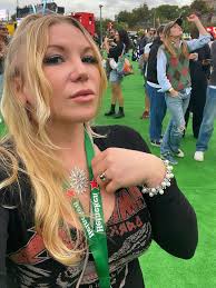 Jasmine Crowe (@iamjasminecrowe) • Threads, Say more