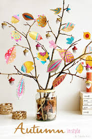 Herbstdeko Mit Bunten Blattern Herbst Deko Blatter Bunt Basteln Decor Interior Autumn Herbstbla Basteln Herbst Herbstbastelprojekte Kreative Handwerke