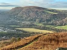 When an english cartographer arrives in wales to tell the residents of the welsh village of ffynnon garw that their 'mountain' is only a hill, the offended community sets out to remedy the situation. The Englishman Who Went Up A Hill But Came Down A Mountain Wikipedia