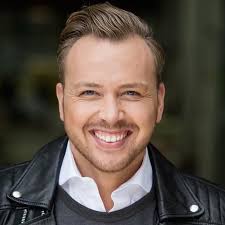 Bekijk alle uitzendingen met freek bartels. 39 Ideeen Over Jamai Loman Miss Saigon Les Miserables Super Kort Haar