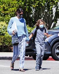 Brought up in charleston, west virginia, garner studied theatre at denison univers. Jennifer Garner Holds Hands With Son Samuel 9 In New Pics As Ben Affleck Works In Vegas Forbes Alert