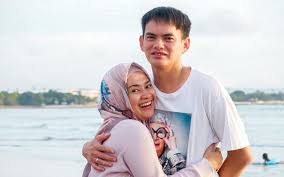 Berikut adalah berbagai macam permainan tradisional di indonesia beserta sejarah, asal daerah, cara bermain dan gambarnya lengkap yang bisa kamu pelajari. Usia Hampir Setengah Abad Ikke Nurjanah Siap Punya Anak Dari Suami Brondong