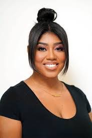 Iris Peterson's Instagram, Twitter & Facebook