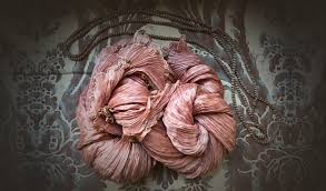 Gauche du travail, droite des valeurs : Follow The Pleats Fortuny