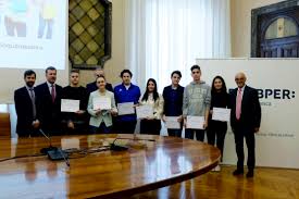 L'esperienza dei nostri private banker, la solida realtà di bper banca e le tecnologie più evolute sono alla base di un modello di consulenza che ha una misura ben precisa: Bper Banca Consegnate A Ferrara Le Borse Di Studio Fondazione 150 Estense Com Ferrara
