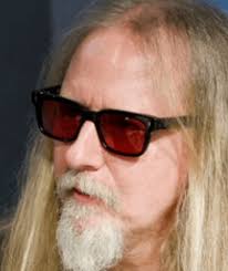 Does anyone know what sunglasses Jerry always wears are? : r/AliceInChains