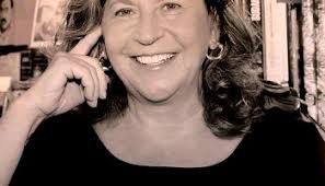 ROSA MARIA PONTE IN MOSTRA SENSUALITÀ, COLORI TRA NUDI MASCHERE,FIORI E  NATURE MORTE