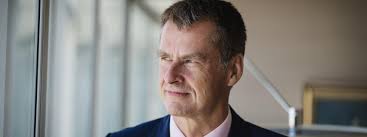 Hugh Elliott, embajador británico, en su último día: "Estamos obligados a  controlar las fronteras"