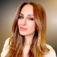 Lori Ferraro's Instagram, Twitter & Facebook