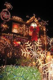 Nyc Brooklyn Dyker Heights Christmas Lights 2008 Outdoor Christmas Outdoor Christmas Lights Outdoor Christmas Decorations