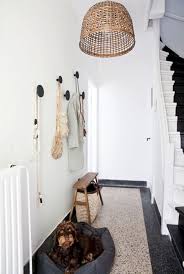 Deco Couloir Long Sombre Etroit 12 Idees Pour Lui Donner Du Style Couloir Long Interieur Maison Couloir