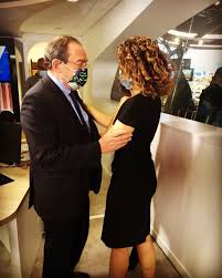 Mais alors qui va prendre sa place à elle sur france 2 pour animer le jt de france 2 ? Marie Sophie Lacarrau Facebook