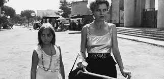 È stata un'attrice e autrice di opere liriche ed una donna dalle mille risorse.ecco tutto quello che c'è da sapere su di lei, la sua carriera, gli amori e la famiglia che per lei è stato un punto focale. Piera Ho Scoperto Che Mia Madre Era Ninfomane A 12 Anni Note Di Sciopen Blog By Luciano Odorisio