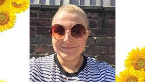 Holly Pender's Instagram, Twitter & Facebook