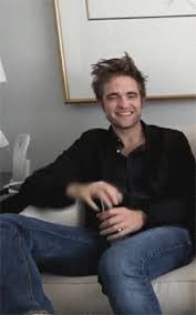 Mensen met de kerst weer bij elkaar herrenigd,want mijn man frans claessens heeft een meningsverschil met mijn schoon dochter jam en wil geen sorry tegen haar zeggen. 93 Rob Gifs Ideas In 2021 Robert Pattinson Robert Robert Douglas