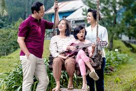 Zara tergabung di tim t jkt48 sejak 1 desember 2016 sampai lulus pada 4 desember 2019. Keluarga Cemara Wins Big At Maya Awards Entertainment The Jakarta Post