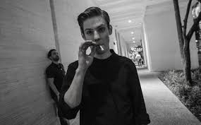 Выпускник театральной школы олега табакова. Pavel Tabakov Mirror Selfie Scenes Selfie