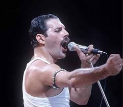 Freddy mercury, der frontmann der band queen, war homosexuell, versuchte seine lebensweise aber bis zuletzt geheim zu halten. Wie Findet Ihr Freddie Mercury Musik Band Rock