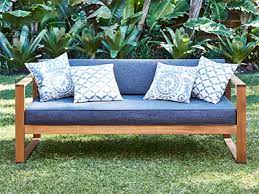 With density foam cushions and perfectly placed head pillows, once you get comfortable you'll want to stay outdoors! Mimosa Timber Avani Daybed Herramientas