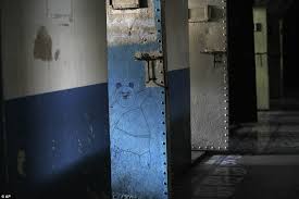 The violence worsened after prisons were forced to cut their budgets under an austerity program adopted by ecuador's financially struggling government. Inside Ecuador S Garcia Moreno Prison Daily Mail Online
