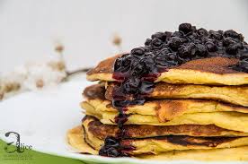 Desi aproape tuturor ne place dulceata, cunoscatorii stiu ca prepararea acesteia poate fi un proces de lunga durata, proces ce necesita rabdare si care implica statul in. Pancakes Cu Dulceata De Mure Fara Zahar Retete Culinare Din Tara Bucatelor