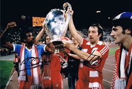 We reserve the right to refuse to refund or exchange if the conditions above are not met. Signed Frank Clark Viv Anderson Nottingham Forest Photo
