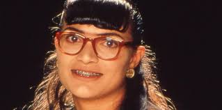 Armando rubs the wrong side of his cheek, after falling into the lamp. Betty La Fea Today News Post