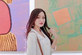 Beauty • hair • lifestyle. Tampil Kasual Dengan Busana Serba Plaids Dan Dad Sneakers Ala Beauty Vlogger Nanda Arsyinta Semua Halaman Stylo