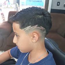 Finalizando o corte, o cliente sentiu falta de algo que traz mais estilo e  destaque... Era o risquinho... E saiu esse risquinho bem preciso em cada  traço!📏😉 Agende o seu horário!💈 #anapolis #