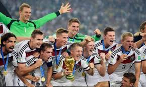 Der fußball hat sich zu einer sportart entwickelt, in der immer mehr frauen und. Deutschland Ist Fussball Weltmeister 2014 World Cup World Football Soccer Match