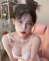 yudiii | Yudiiimaru 유디 goes Naked