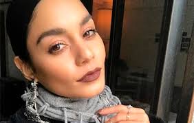 It is national vote early day! Vanessa Hudgens Apoia Totalmente As Cirurgias Plasticas Ofuxico