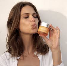 La dermatóloga Marta Vilavella nos resuelve las dudas más curiosas acerca  de la vitamina C