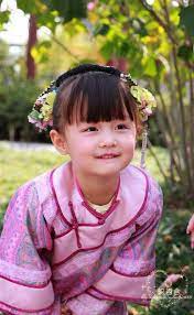 今のドラマだと いろんな年代の髪型を混じられているのがよく普通なことになってきますから ちょっと気になって 最近はちょっと資料を探してみて 自分なりに清 の女性の髪形の進化について書かせていただきたいです 満州族ではありませんから もし間違ってるところが