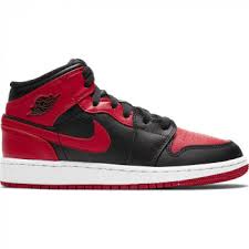 When the exceptional star wore the nike air jordan 1 on court for the first time in 1985, there were problems. Air Jordan Basket Sneakers Livraison Offerte Des 50 Basket4ballers