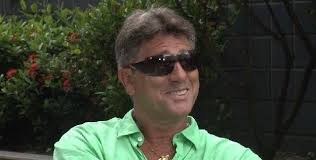 O problema do futebol é as companhias se o renato tá falando isso, então é verdade, ele devia ser uma dessas más companhias. R Para Maioria Oculos De Sol Renato Gaucho Mallus Pt