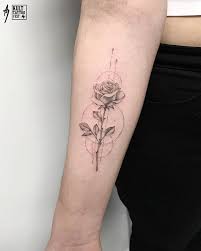 Rosetattoo Blackrosetattoo Womantattoos Skechtattoo Flowertattoos Flowertattoo Smallrosetattoo Geometric Geometric Rose Tattoo Tattoos Minimal Tattoo