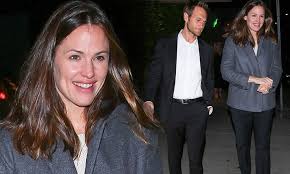 Jennifer garner and boyfriend john miller break up after almost 2 years together. Jennifer Garner Beams After 3 Hour Dinner Date With Boyfriend John Miller In Santa Monica Daily Mail Online