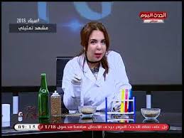 قم بعمل تجعيدين في ورقة التزيين على مسافة 2.5 سم من أعلى الورقة وأسفلها. Ø§Ù„ÙÙŠØ¯ÙŠÙˆ Ø§Ù„ÙƒØ§Ù…Ù„ Ù…Ù†Ø§Ù„ Ø£ØºØ§ ØªÙØ§Ø¬Ø¦ Ø¬Ù…Ù‡ÙˆØ±Ù‡Ø§ ÙˆØªØµÙ†Ø¹ Ù…Ø®Ø¯Ø± Ø§Ù„Ø§Ø³ØªØ±ÙˆÙƒØ³ Ø¹Ø§Ù„Ù‡ÙˆØ§Ø¡ Youtube