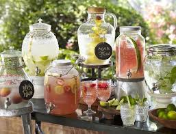 10 Ateliers Culinaires Tres Gourmands Pour Animer Votre Vin D Honneur Mariage Com Boissons De Partie Vin D Honneur Eau Infusee Aux Fruits