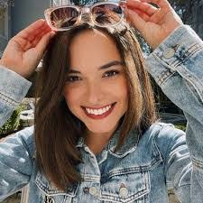 Alina Webb's Instagram, Twitter & Facebook