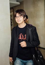 本物品內容可能令人反感；不可將本物品內容派發，傳閱，出售，出租，交給 或出借予年齡未滿 18 歲的人士出示，播放或播映。 this article contains material which may offernd. Totazzwa Revtm